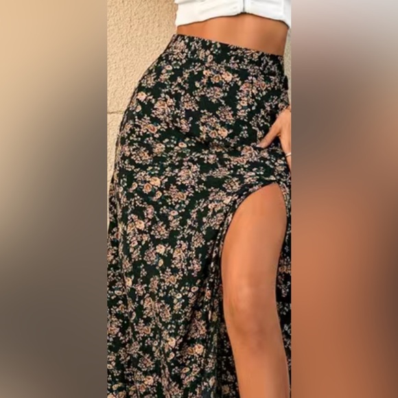 Boho Floral Maxi Skirt.
Beautiful Spring/Summer Skirt - Picture 5 of 6